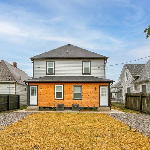 Your parking and yard is on the right side! Fenced in parking area!