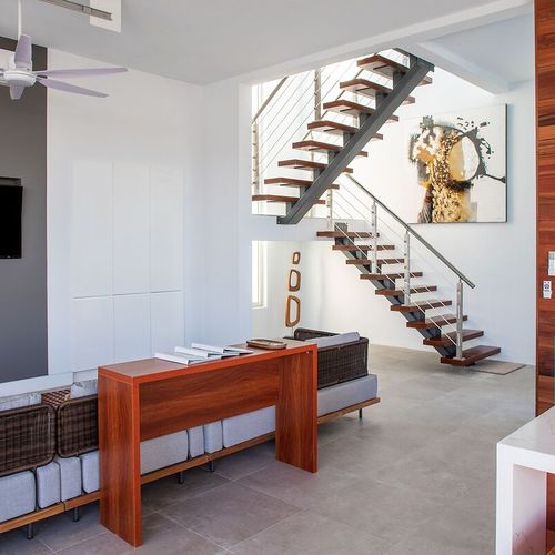 2 rooms upstairs