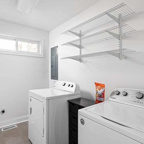 Laundry Room: Bright and practical space with modern appliances to keep your wardrobe fresh!