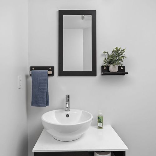 Half Bathroom: Modern fixtures, elegant design, and all the essentials for a refreshing stay!