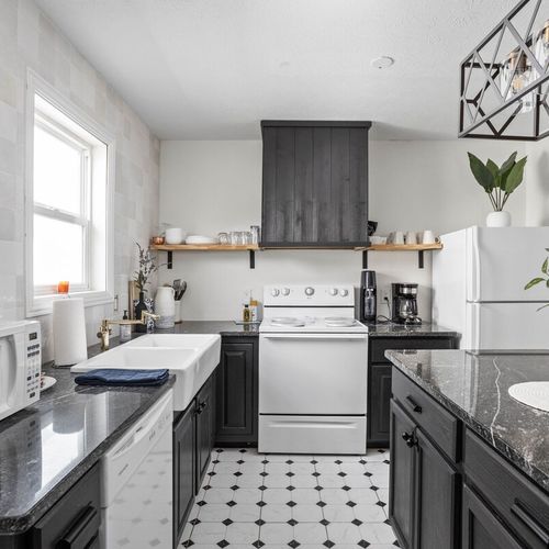 Be impressed by our vibrant and fully-equipped kitchen – a clean haven that awaits your culinary creativity. With basic cooking essentials and appliances at your fingertips, feel at home as you create delightful meals during your stay.