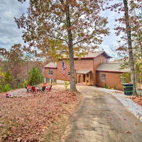 Property Exterior | Driveway (6 Vehicles) | RV/Trailer Parking Allowed On-Site