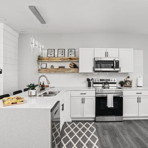 Kitchen: Modern kitchen space with sleek appliances, stylish decor, and inviting natural light!