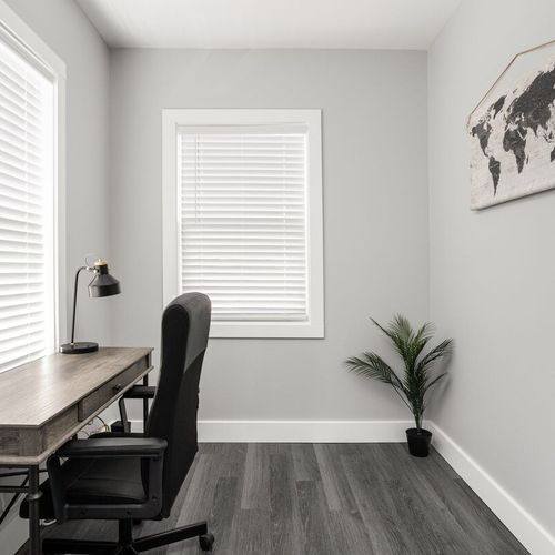 Office: Bright workspace with modern decor, perfect for productivity and creativity!