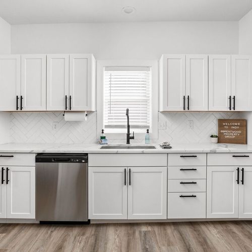 A kitchen that is not only strikingly neat but also shines with a pristine cleanliness, creating a visually appealing and hygienic cooking space.