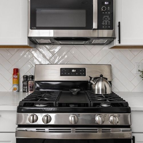 Stove and microwave, our kitchen is ready to meet your cooking and heating needs with efficiency and convenience.