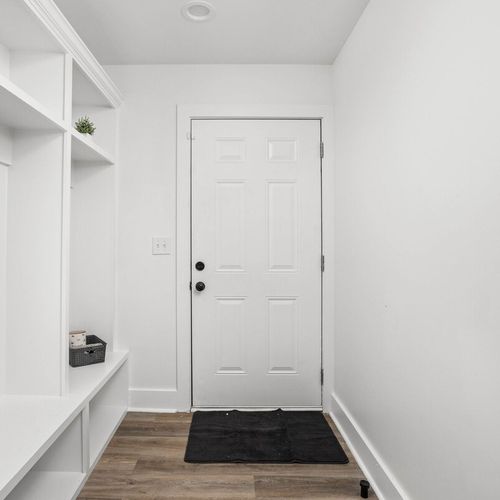 Our designated closet awaits, providing a convenient space to store and organize your belongings during your stay. Feel free to make use of it to enhance your comfort.
