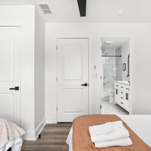 Prepare to be amazed by the luxury of our bedroom, meticulously designed for a cozy and comfortable night's rest. Immerse yourself in the elegance of freshly cleaned linens, soft pillows, and the beautifully decorated ambiance.