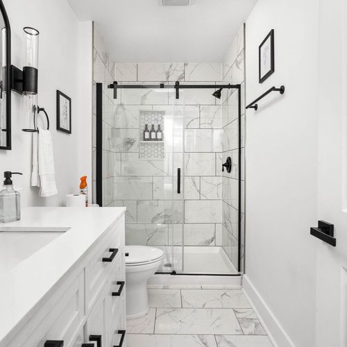 Step into our luxurious, pristine bathroom, adorned with fresh towels and equipped with all the essential amenities. We've ensured that every detail contributes to a refreshing and delightful bathroom experience.