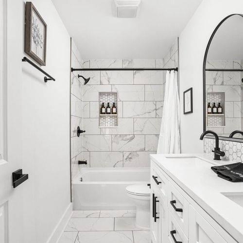 Step into our luxurious, pristine bathroom, adorned with fresh towels and equipped with all the essential amenities. We've ensured that every detail contributes to a refreshing and delightful bathroom experience.