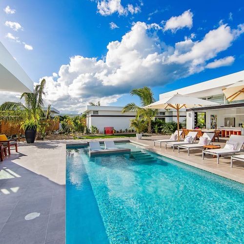 3rd room (large pool annex): 2 twins or 1 king