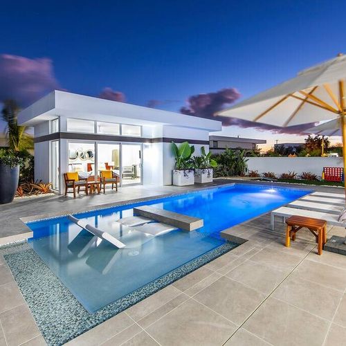 3rd room (large pool annex): 2 twins or 1 king