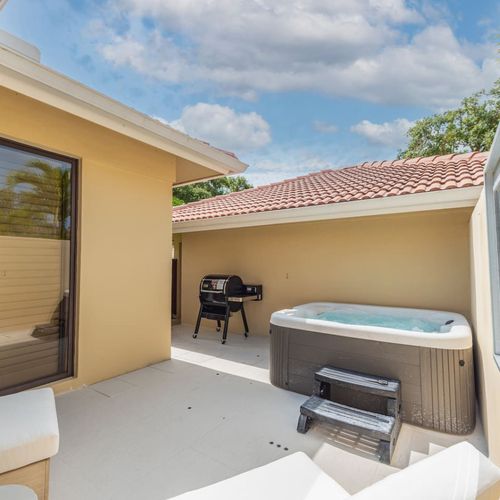 Private hot tub - professionally serviced and cleaned weekly and Private Weber smoker grill