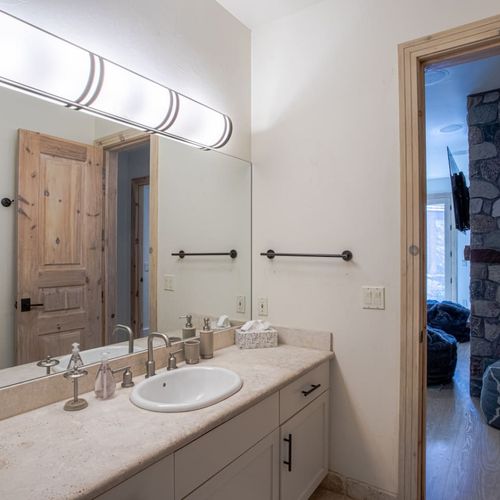 Ensuite bathroom for bedroom 5 with stand-alone shower