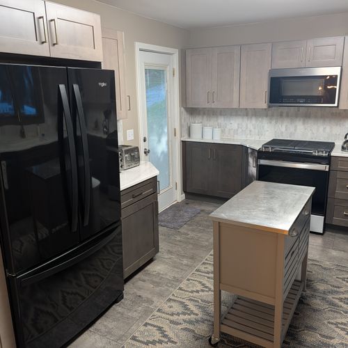 THE BIRCHES BY THE LAKE: Kitchen (second floor)
