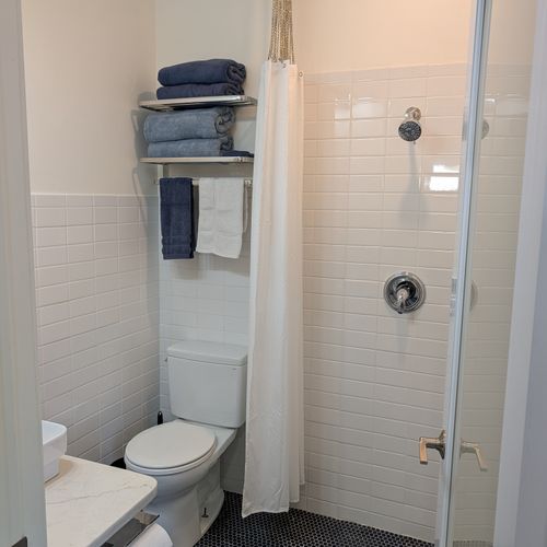 BATHROOM: The cute full bathroom of the apartment with soap, shampoo, and conditioner for the shower and towels for drying off