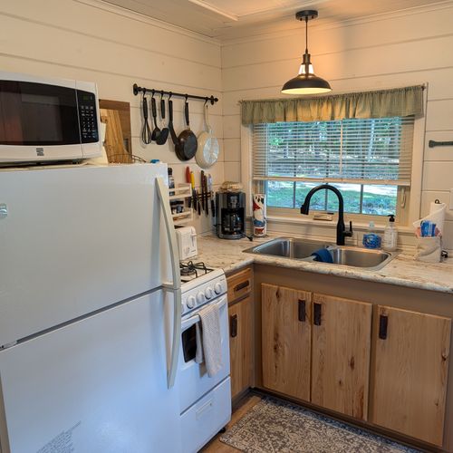 KITCHEN:  The home has a full kitchen with all appliances except a dishwasher.  Note that there is a breakfast table as well.