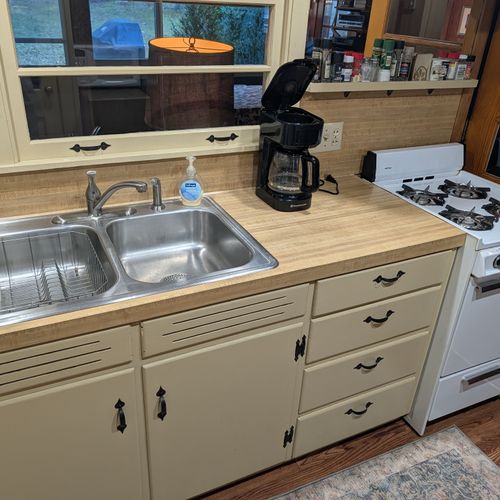 KITCHEN (MAIN FLOOR):  The home has a full kitchen with all appliances including a dishwasher and a microwave.