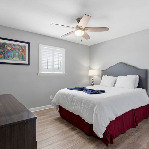 Unit 303 – Secondary bedroom w/ a queen bed & ceiling fan for cool nights.