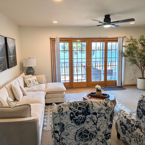LIVINING ROOM (MAIN FLOOR):  Large and beautiful living room on the main floor with a great view of Bass Lake.