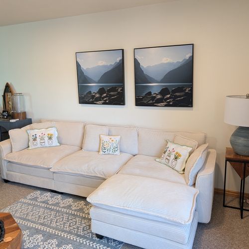 LIVINING ROOM (MAIN FLOOR):  Large and beautiful living room on the main floor with a great view of Bass Lake.