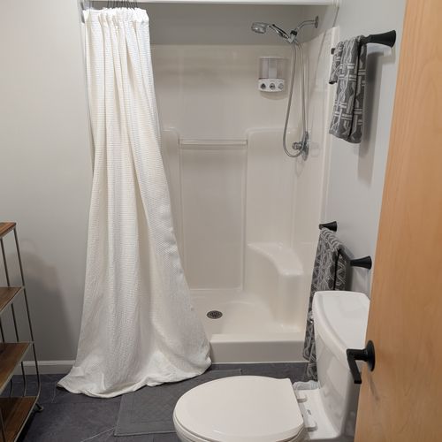 THE BIRCHES BY THE LAKE: Bathroom #1 (first floor)
