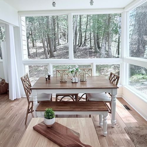 DINING AREA:  The lovely dining table with seating for 6 and a great view of nature and Crystal Lake.