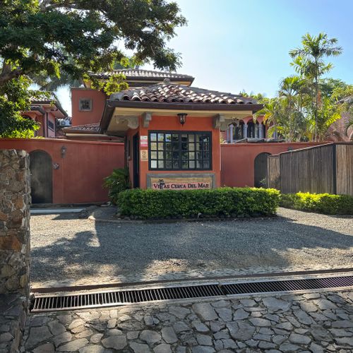 Roadside entrance to Villas Cerca Del Mar, welcome!