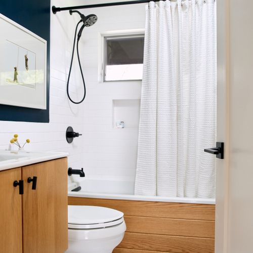 This full bath is off the upstairs hallway in the main house, shared by the two guest bedrooms.