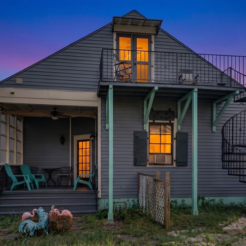 Charming exterior staircase w/ lush greenery & that quintessential NOLA feel.