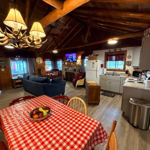 DINING AREA:  The home has a convenient dining area with seating for 6 adults.