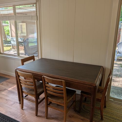 DINING ROOM:  The cabin has a cute dining table with seating for 4 adults.