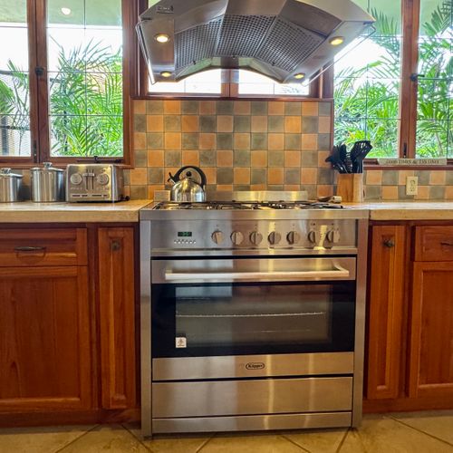Cook up the catch of the day on a gourmet gas cooktop.
