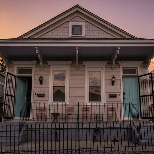 The home's inviting exterior w/ a welcoming front porch.