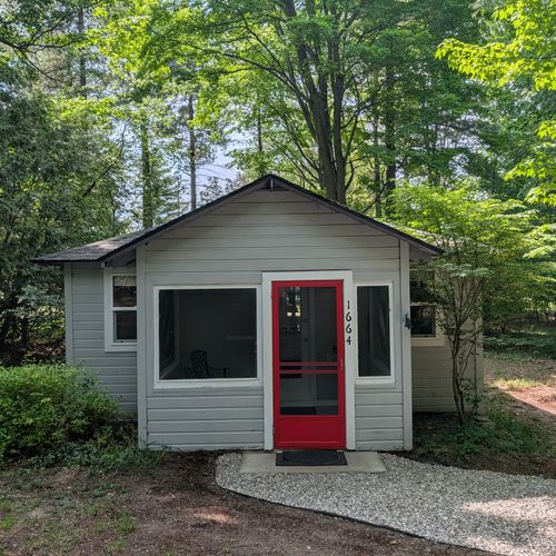 OVERVIEW: The rearview of the cute, woodsy cabin