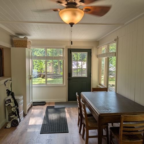 DINING ROOM:  The cabin has a cute dining table with seating for 4 adults.
