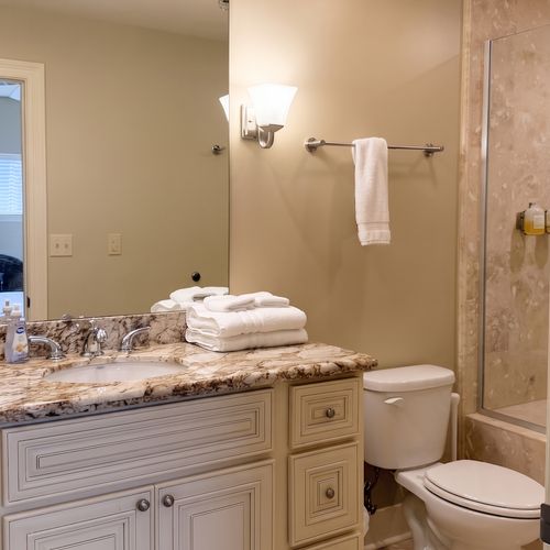 Bright bathroom w/ spacious vanity