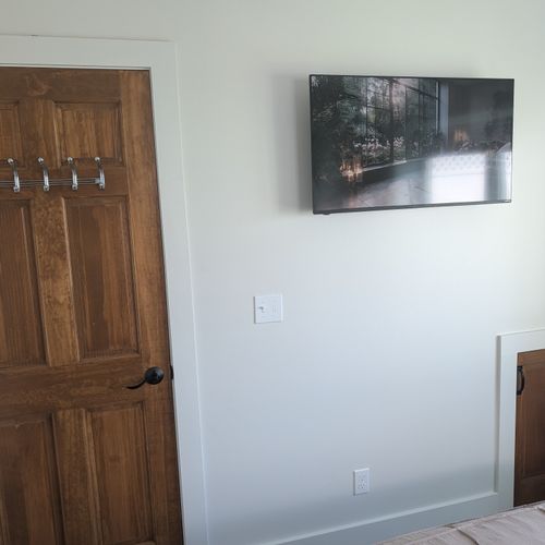 BEDROOM #4 (FIRST FLOOR):  Features a queen-size bed, private A/C unit, ceiling fan, television, dresser, mirror, nightstand, reading lamps, a clothes rack, and great views of Crystal Lake!