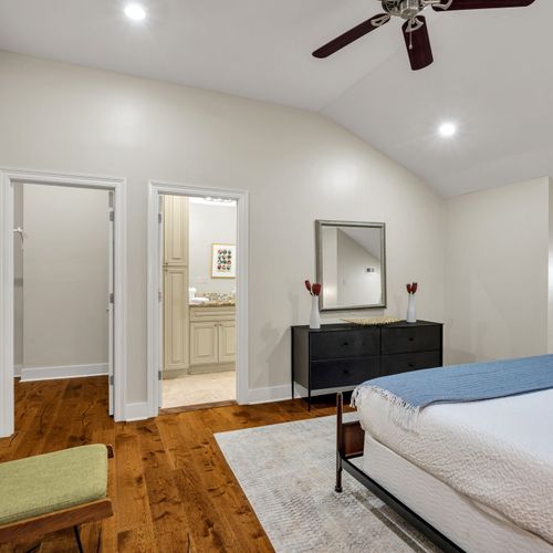 Bedroom flowing straight into the bath
