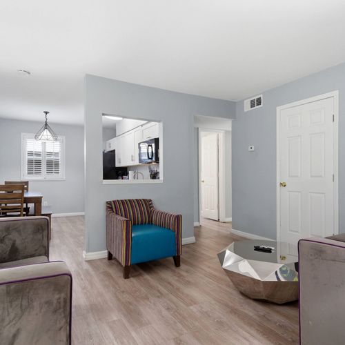 Cozy living space w/ warm tones & comfortable seating for relaxing evenings.