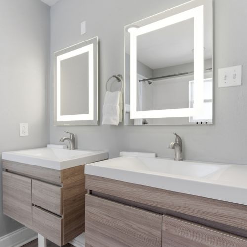 Clean, bright bathroom w/ dual sinks & all the essentials to freshen up.