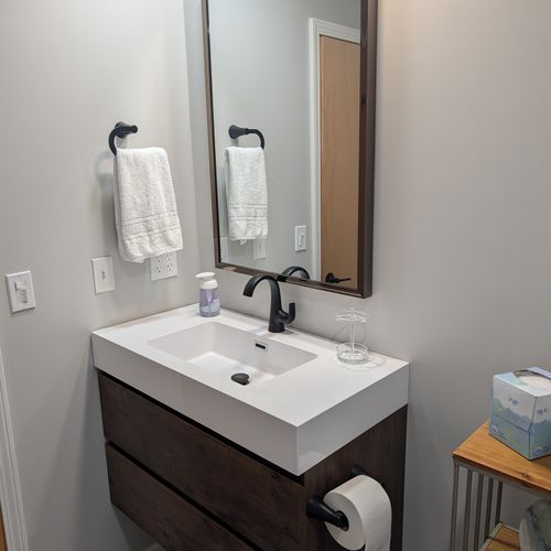 THE BIRCHES BY THE LAKE: Bathroom #1 (first floor)