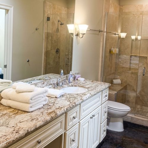 Spa-like bathroom w/ stone tile shower & granite vanity