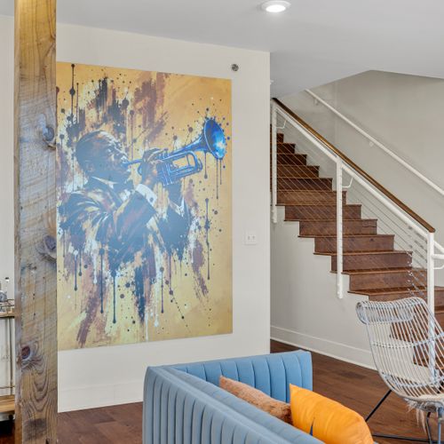 Gallery-worthy painting at the staircase