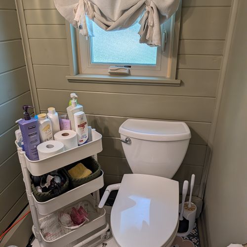 BATHROOM:  The cabin has a full bathroom with a walk-in shower.  Please note that the shower is quite small as it is only 25" x 27" in size.  As such, it may be difficult for larger individuals to use the shower.