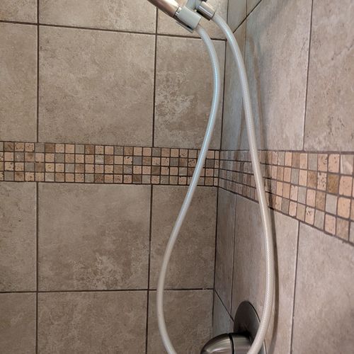 BATHROOM:  The cabin has a full bathroom with a walk-in shower.  Please note that the shower is quite small as it is only 25" x 27" in size.  As such, it may be difficult for larger individuals to use the shower.