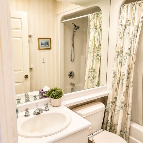 BATHROOM #1 (FIRST FLOOR):  Very convenient full bathroom on the main floor.