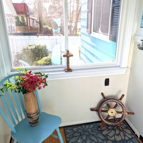 FRONT FOYER (MAIN FLOOR):  Cute little front porch / foyer as you enter into the home.