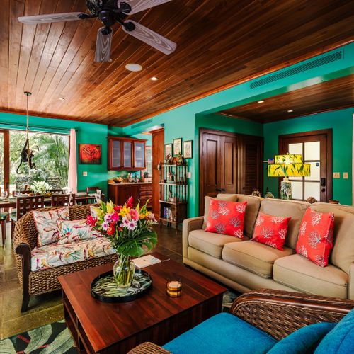 Ground floor open-concept living, dining, and kitchen at this Langosta rental with private pool. Flowing layout, elegant coastal decor, seamless indoor-outdoor connection. Perfect for group meals, entertaining, and coastal staying in Tamarindo.