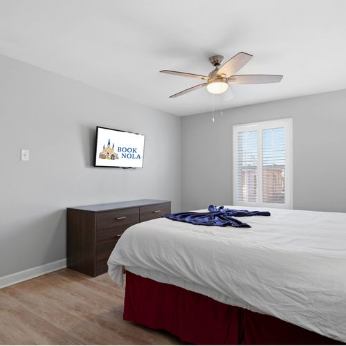 Secondary bedroom w/ a queen bed & a smart TV for a cozy retreat.
